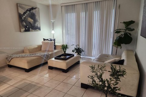 Condo in Pembroke Pines, Florida, 1 bedroom  № 1348808 - photo 8