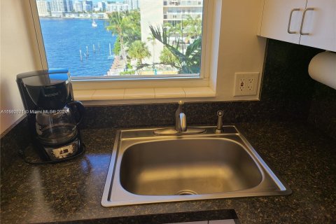 Condominio en venta en Fort Lauderdale, Florida, 1 dormitorio, 59.46 m2 № 1186136 - foto 10