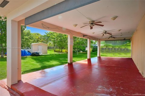 Villa ou maison à vendre à Miami, Floride: 4 chambres, 174.66 m2 № 1305765 - photo 12