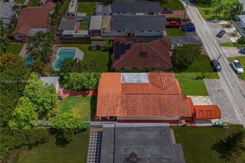 Villa ou maison à vendre à Miami, Floride: 4 chambres, 174.66 m2 № 1305765 - photo 3