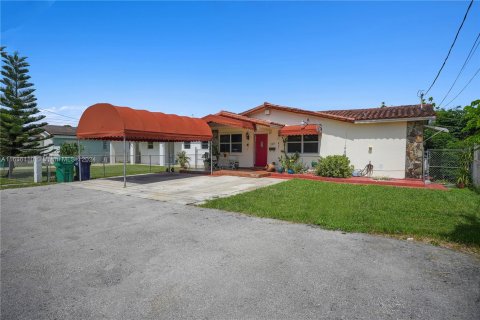 Casa en venta en Miami, Florida, 4 dormitorios, 174.66 m2 № 1305765 - foto 1