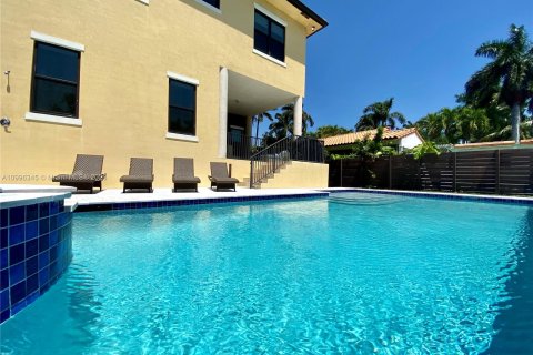 Villa ou maison à louer à Hollywood, Floride: 4 chambres, 268.12 m2 № 25877 - photo 29