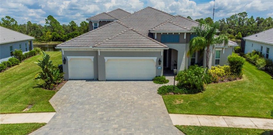 House in Venice, Florida 5 bedrooms, 344.3 sq.m. № 1338718