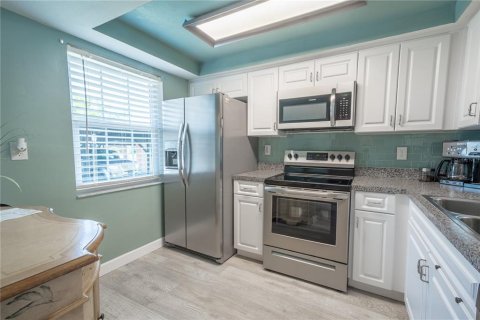 Condo in New Port Richey, Florida, 2 bedrooms  № 1338716 - photo 6