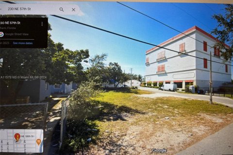 Commercial property in Miami, Florida № 1140635 - photo 1