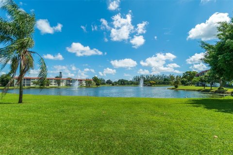 Condo in Pembroke Pines, Florida, 1 bedroom  № 1154610 - photo 26