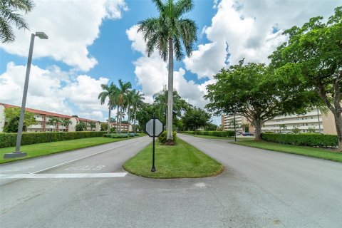 Condo in Pembroke Pines, Florida, 1 bedroom  № 1154610 - photo 4