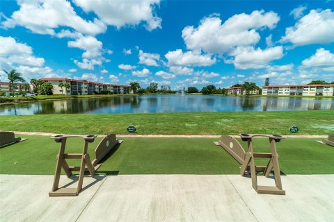 Condo in Pembroke Pines, Florida, 1 bedroom  № 1154610 - photo 28