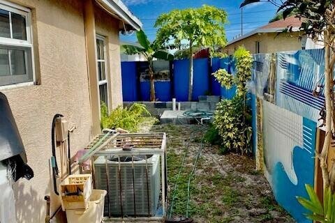 Casa en venta en Dania Beach, Florida, 4 dormitorios, 159.42 m2 № 989472 - foto 1