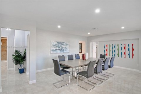 Villa ou maison à vendre à Hollywood, Floride: 5 chambres № 821784 - photo 18