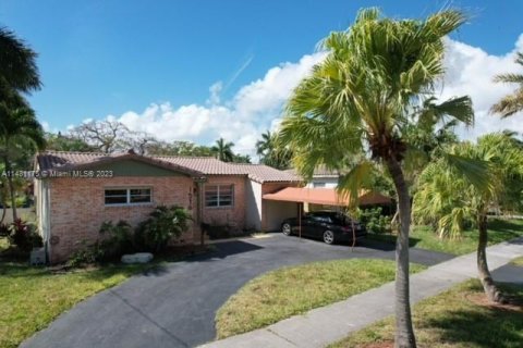 House in Hollywood, Florida 5 bedrooms № 821784 - photo 2
