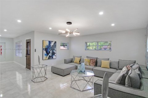 Villa ou maison à vendre à Hollywood, Floride: 5 chambres № 821784 - photo 16