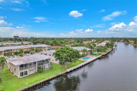 Copropriété à vendre à Pompano Beach, Floride: 2 chambres, 79.9 m2 № 1374954 - photo 1