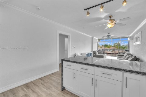 Copropriété à vendre à Pompano Beach, Floride: 2 chambres, 79.9 m2 № 1374954 - photo 15