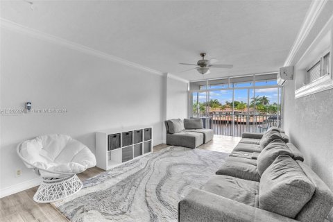 Copropriété à vendre à Pompano Beach, Floride: 2 chambres, 79.9 m2 № 1374954 - photo 10