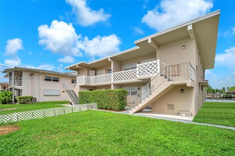 Copropriété à vendre à Pompano Beach, Floride: 2 chambres, 79.9 m2 № 1374954 - photo 3