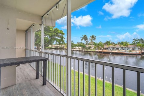 Copropriété à vendre à Pompano Beach, Floride: 2 chambres, 79.9 m2 № 1374954 - photo 19