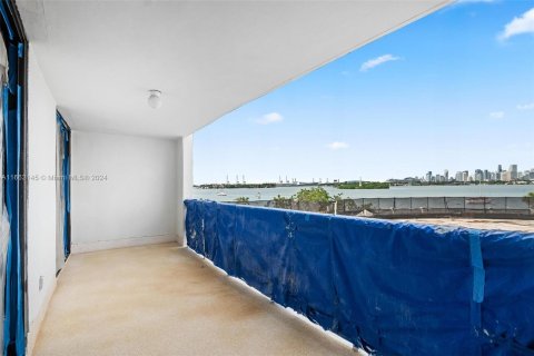 Condo in Miami Beach, Florida, 2 bedrooms  № 1374992 - photo 8