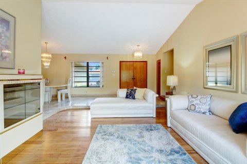 Casa en venta en Miami, Florida, 3 dormitorios, 191.1 m2 № 1374952 - foto 8