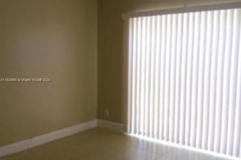 Condo in Tamarac, Florida, 2 bedrooms  № 1272571 - photo 6