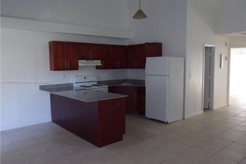 Condo in Lauderhill, Florida, 2 bedrooms  № 1272570 - photo 3