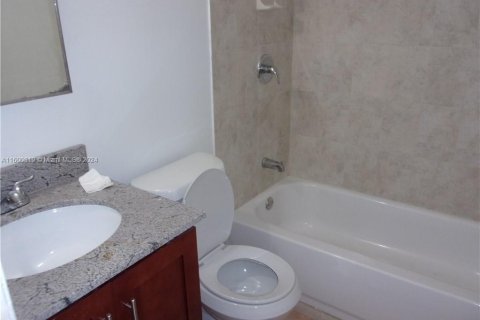 Condo in Lauderhill, Florida, 2 bedrooms  № 1272570 - photo 5