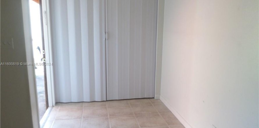 Condo in Lauderhill, Florida, 2 bedrooms  № 1272570