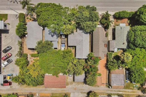 Immobilier commercial à vendre à Lake Worth, Floride: 249.72 m2 № 437407 - photo 1