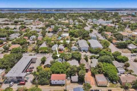Immobilier commercial à vendre à Lake Worth, Floride: 249.72 m2 № 437407 - photo 3