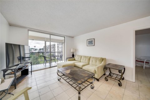 Condominio en venta en Pembroke Pines, Florida, 1 dormitorio, 74.32 m2 № 962337 - foto 4