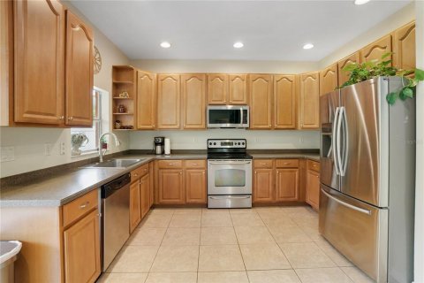 Casa en venta en New Port Richey, Florida, 6 dormitorios, 244.8 m2 № 1274439 - foto 12