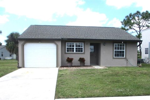 House in Port Charlotte, Florida 2 bedrooms, 75.53 sq.m. № 1083503 - photo 1