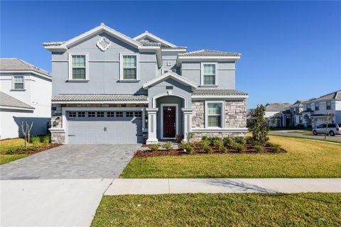 House in Davenport, Florida 8 bedrooms, 363.15 sq.m. № 219667 - photo 1