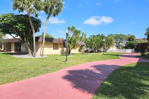 Condo in Lauderdale Lakes, Florida, 1 bedroom  № 1002848 - photo 3