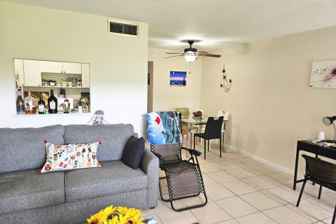 Condo in Lauderdale Lakes, Florida, 1 bedroom  № 1002848 - photo 17