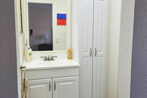 Condo in Lauderdale Lakes, Florida, 1 bedroom  № 1002848 - photo 11