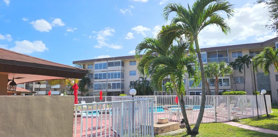 Condo in Lauderdale Lakes, Florida, 1 bedroom  № 1002848