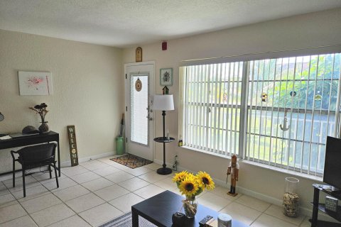 Condo in Lauderdale Lakes, Florida, 1 bedroom  № 1002848 - photo 16