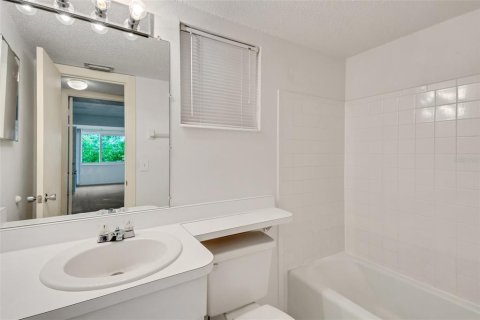 Condo in Bradenton, Florida, 1 bedroom  № 1166826 - photo 10