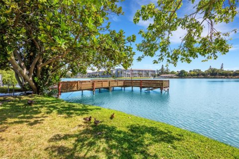 Condo in Bradenton, Florida, 1 bedroom  № 1166826 - photo 15