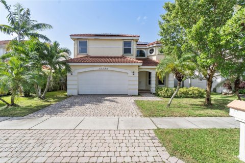 House in Coral Springs, Florida 4 bedrooms, 238.2 sq.m. № 1173168 - photo 4