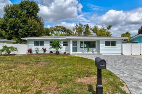 Villa ou maison à louer à Sarasota, Floride: 3 chambres, 131.46 m2 № 813418 - photo 1