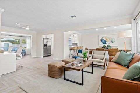 Villa ou maison à louer à Sarasota, Floride: 3 chambres, 131.46 m2 № 813418 - photo 7