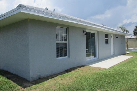 House in Okeechobee, Florida 3 bedrooms, 162.76 sq.m. № 550678 - photo 26