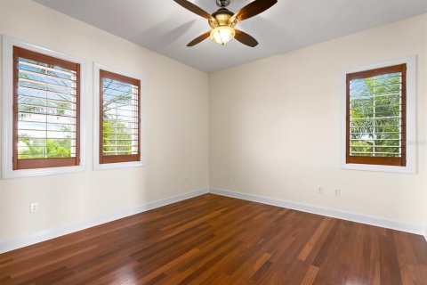 House in Tampa, Florida 4 bedrooms, 382.48 sq.m. № 1361016 - photo 29