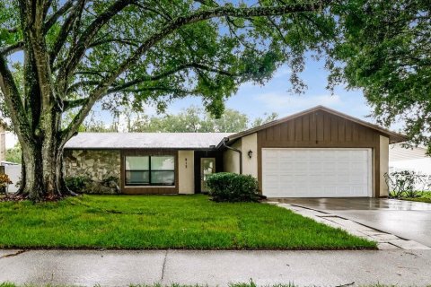 Villa ou maison à louer à Brandon, Floride: 3 chambres, 143.53 m2 № 1361086 - photo 1