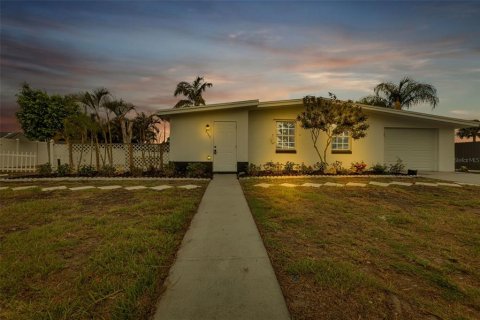 Villa ou maison à vendre à Port Charlotte, Floride: 3 chambres, 97.92 m2 № 1361017 - photo 1