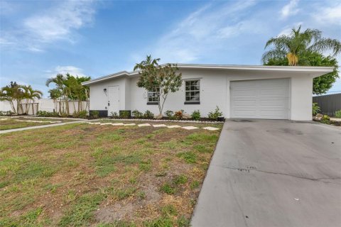 Villa ou maison à vendre à Port Charlotte, Floride: 3 chambres, 97.92 m2 № 1361017 - photo 5