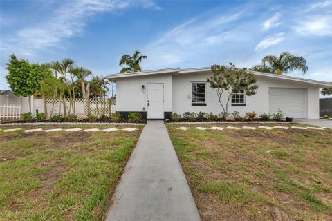 Villa ou maison à vendre à Port Charlotte, Floride: 3 chambres, 97.92 m2 № 1361017 - photo 2