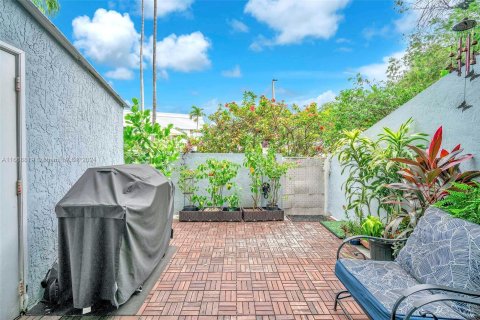 Townhouse in Key Biscayne, Florida 2 bedrooms, 81.29 sq.m. № 1385793 - photo 16